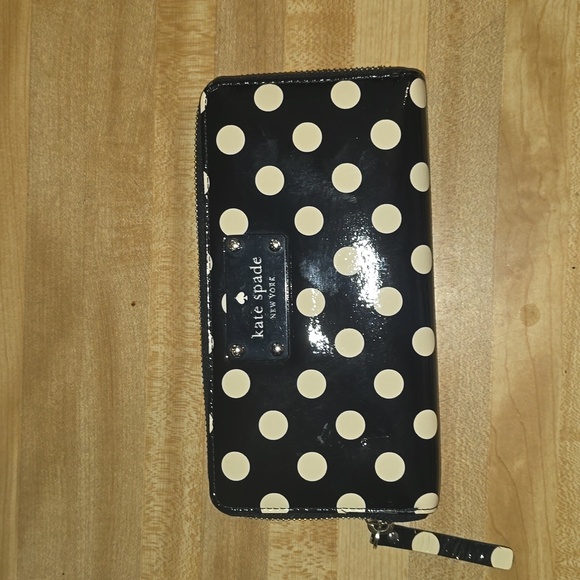 Kate Spade patent polkadot wallet and makeup bag lot - Picture 2 of 6